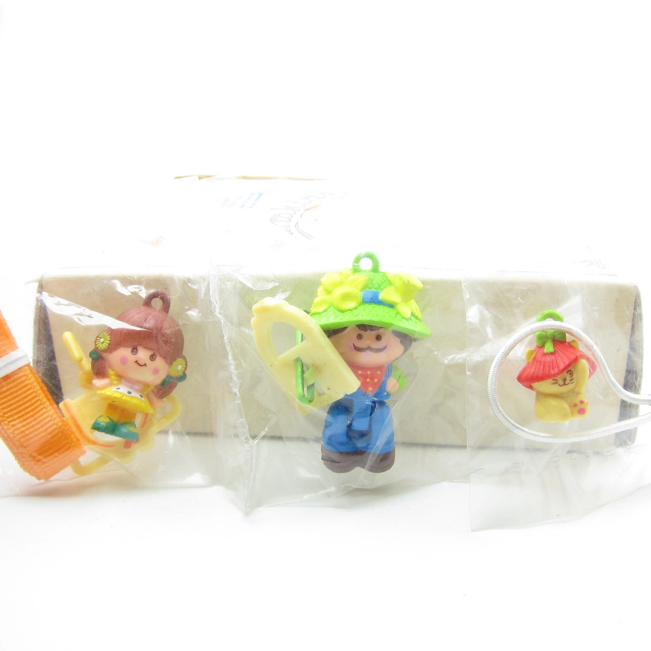 Hasbro Charmkins JC Penney Box Of Factory Sealed Charms - Brown Eyed Susan, Pop-Corn, Poppy 5 Hasbro Charmkins JC Penney Box Of Factory Sealed Charms - Brown Eyed Susan, Pop-Corn, Poppy - Image 3