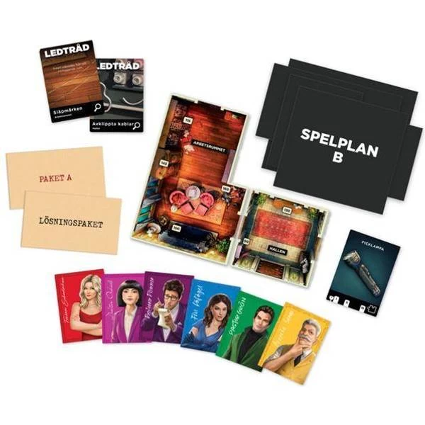 Hasbro Clue: Treachery At Tudor Mansion 4 Hasbro Clue: Treachery At Tudor Mansion - Image 2