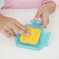 Hasbro Play-Doh Kitchen Creations Cheesy Sandwich Play Food Set -Hasbro Shop Play DohKitchenCreationsCheesySandwichPlayFoodSet4